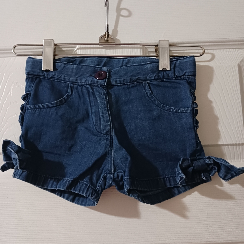 Ruffle Butts Girls Size 2T Blue Jean Shorts With Bow And Ruffle Detail EUC